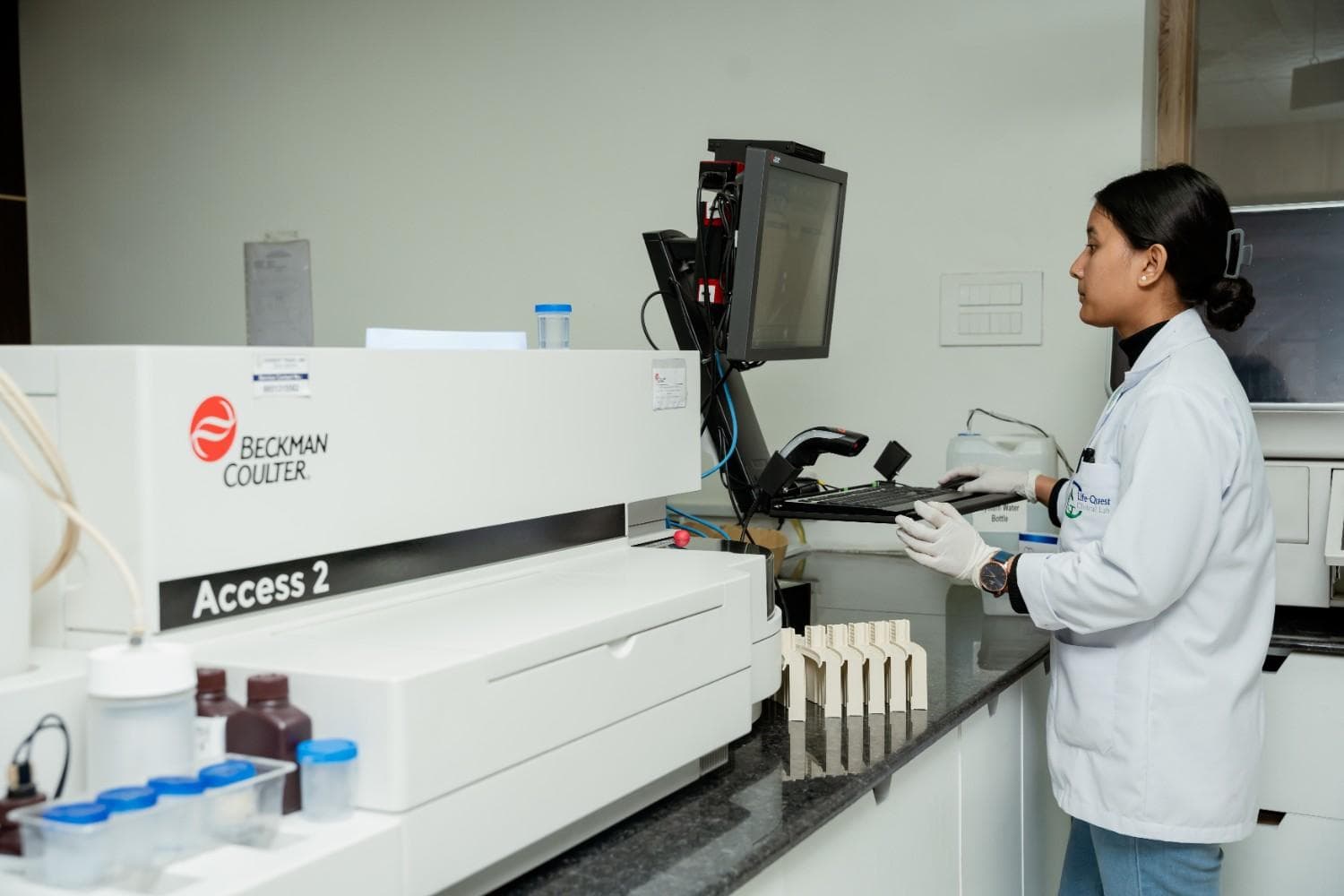Life Quest scientist at Beckman Coulter analyser